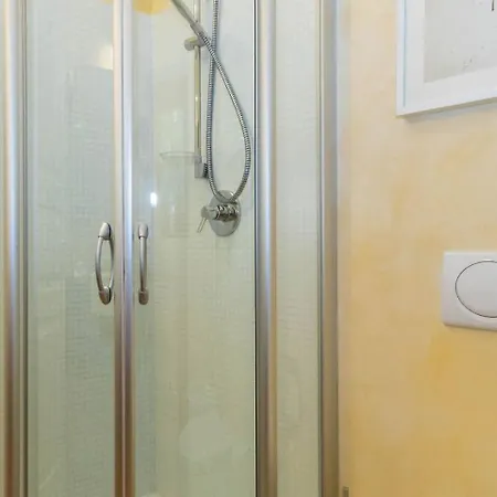 Altido Exclusive With Parking On The Lake Como Coast Apartman
